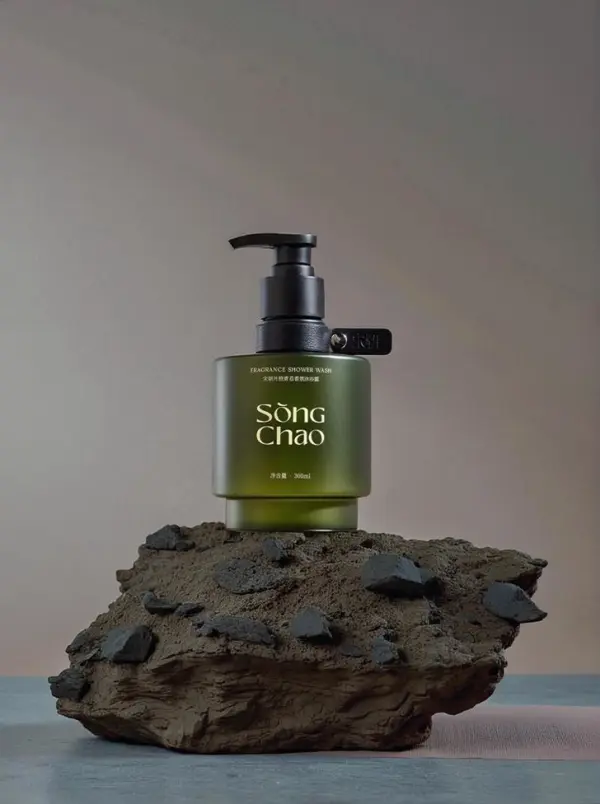 Green pump bottle animated on a gray rocky product set